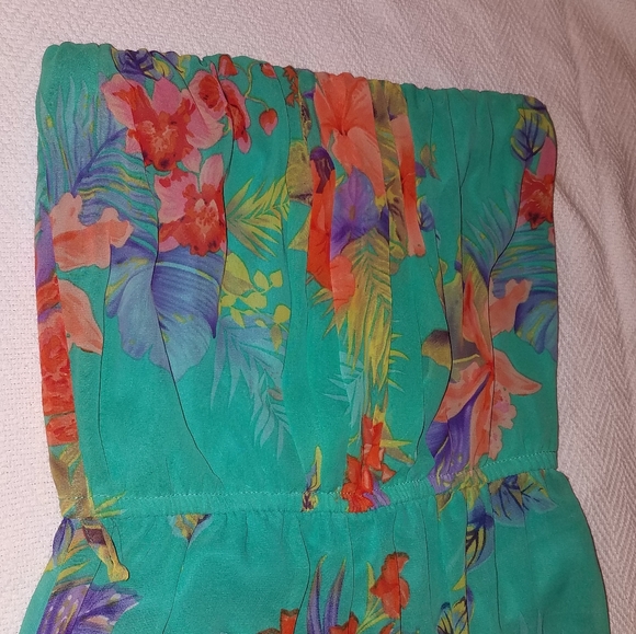 THIS WEEK ONLY -Sassy Strapless Spring Dress!! - Picture 4 of 15